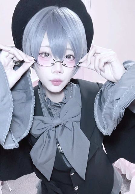 I& being so brave by posting my face (cries) ‍⬛ I& debuting as a maid and preparing for my